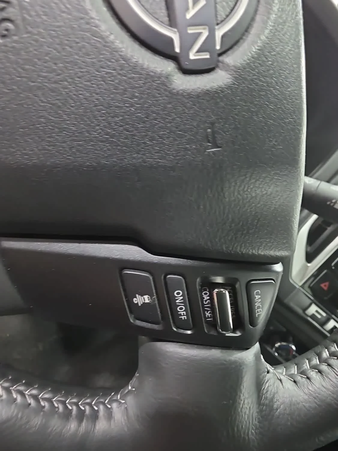 Used 2025 Whi/white Nissan SV image 19