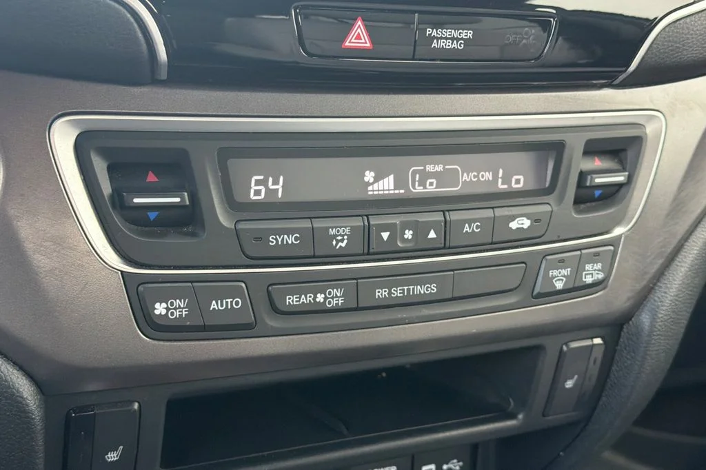 Used 2022 Lunar Silver Metallic Honda EX-L image 25