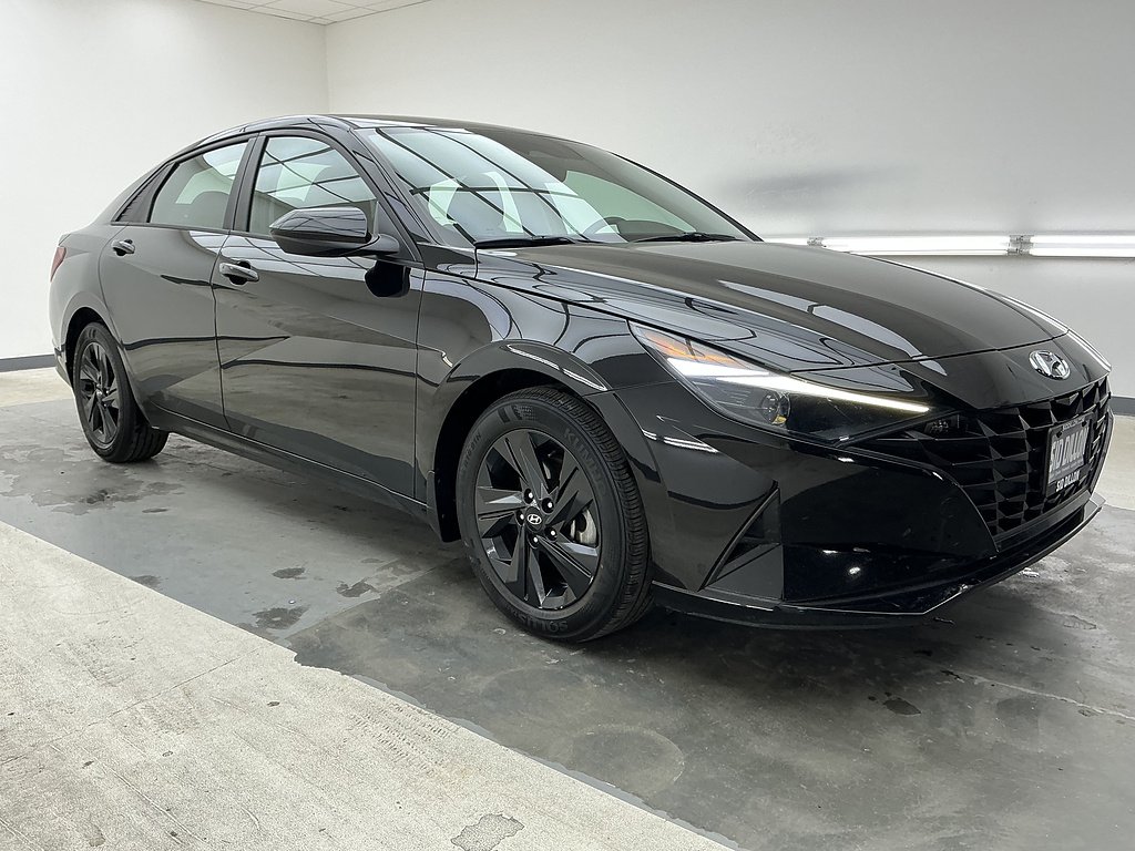 Used 2022 Phantom Black Hyundai SEL image 3
