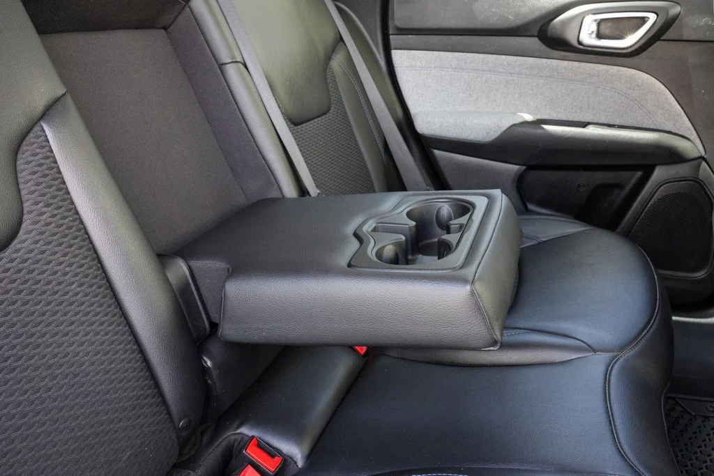 Used 2022 Gray Jeep Latitude image 42