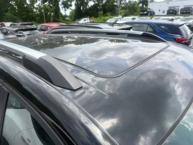 Used 2025 Ebony Twilight Metallic GMC Elevation image 5