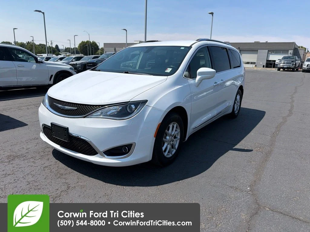 Used 2020 Bright White Clearcoat Chrysler Touring L image 4