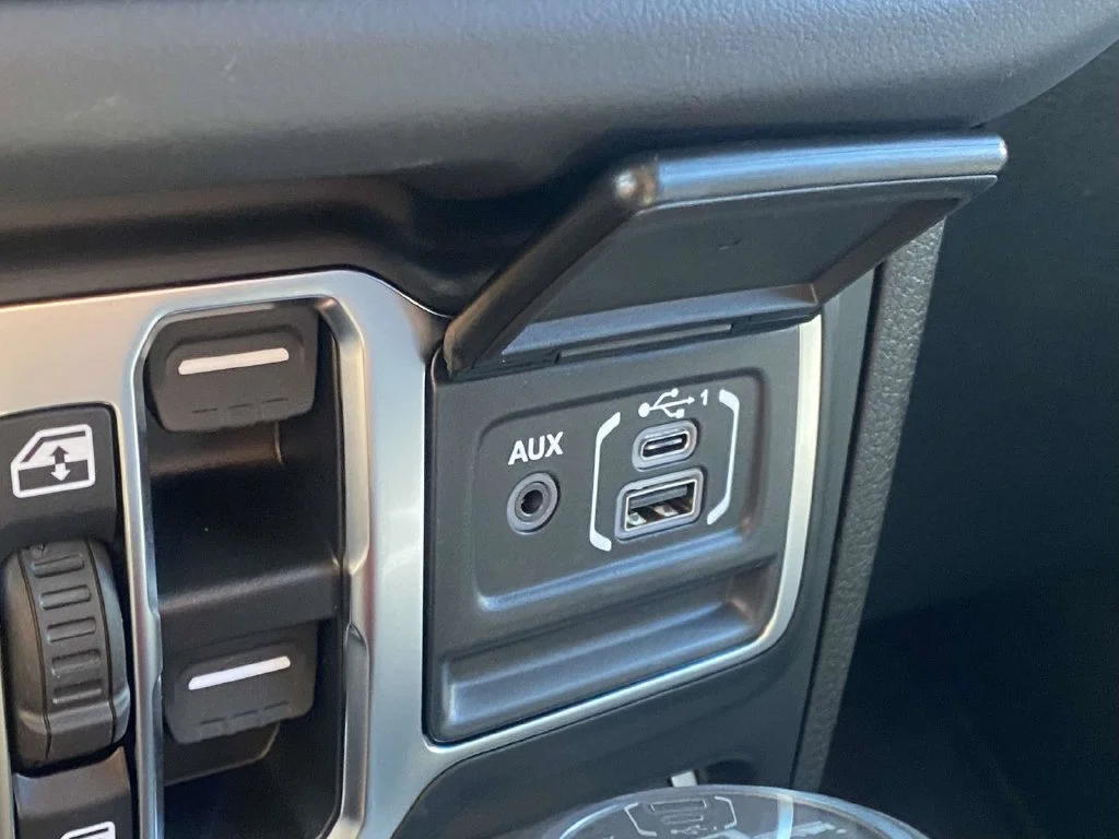 New 2026 Granite Crystal Metallic Clear-Coat Exterior Paint Jeep Rubicon image 24