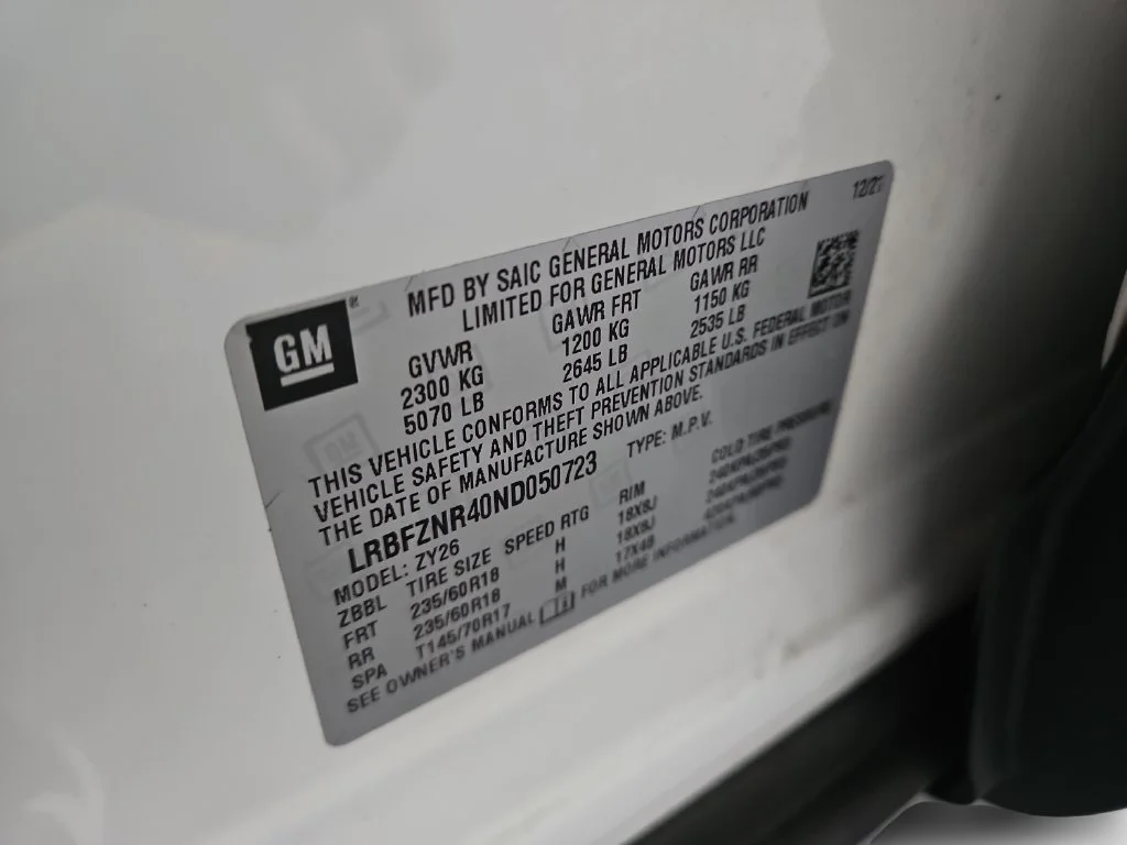 Used 2022 SUMMIT WHITE Buick Essence image 27