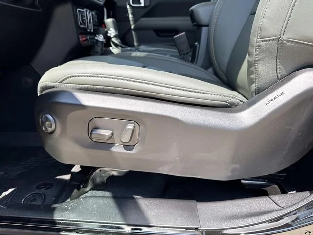 New 2026 Black Jeep Mojave image 18