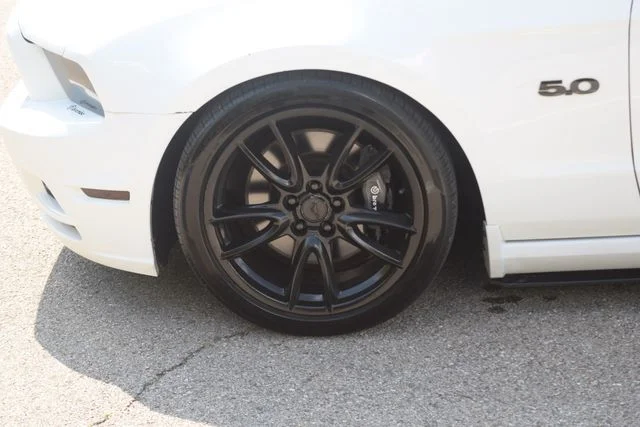 Used 2014 White Ford GT image 22