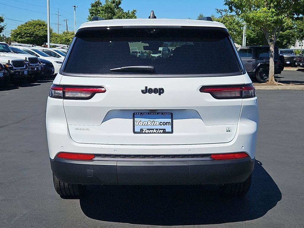 New 2026 Bright White Clear-Coat Exterior Paint Jeep Limited image 5