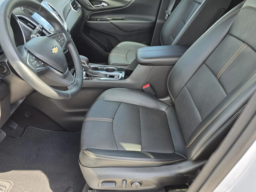Used 2023 Iridescent Pearl Tricoat Chevrolet Premier image 9