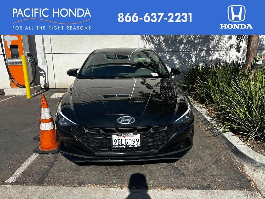 Used 2022 Phantom Black Hyundai SEL image 1