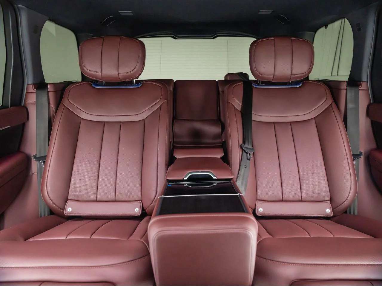 New 2026 Ethereal Frost Satin Land Rover Autobiography LWB image 18