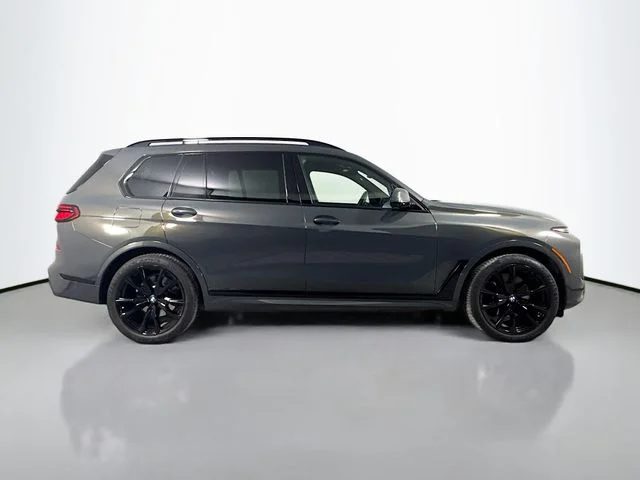 Used 2024 Gray BMW xDrive40i image 4