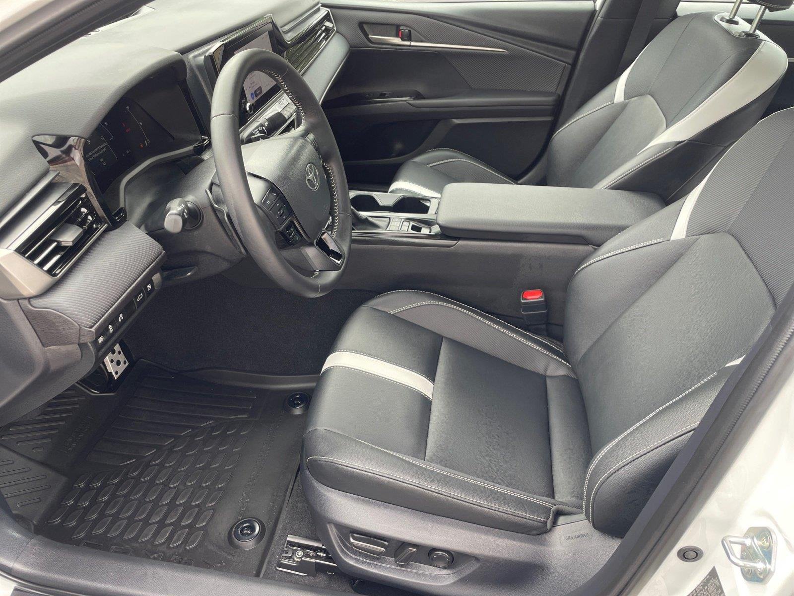 Used 2026 Ice Cap Toyota SE image 9