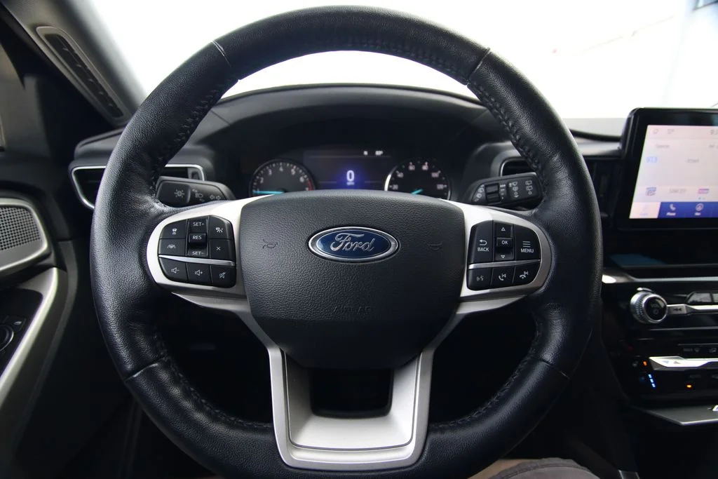 Used 2022 Gray Ford Limited image 21