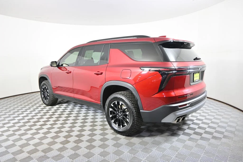 Used 2024 Red Chevrolet Z71 image 4