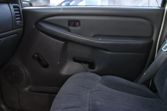 Used 2005 White Chevrolet Work Truck image 17