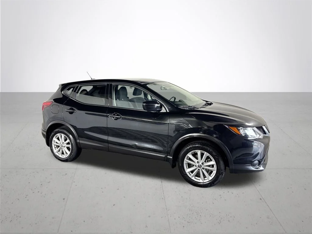 Used 2019 Black Nissan S image 4