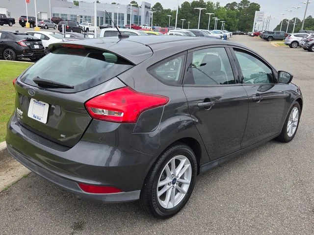 Used 2018 Gray Ford SE image 11