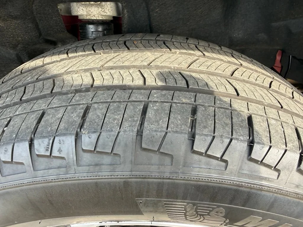 Used 2023  Jeep Limited image 39
