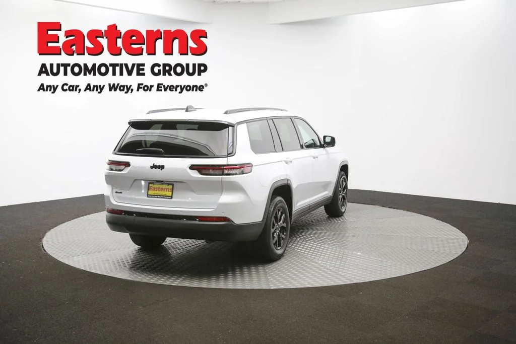 Used 2024 White Jeep Altitude image 42