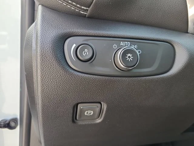 Used 2024 Summit White Chevrolet 2LT image 21