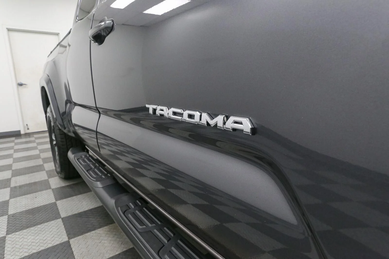 Used 2019 Magnetic Gray Metallic Toyota SR5 image 7