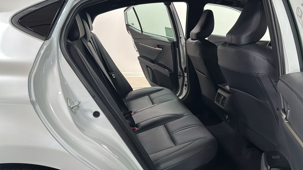 New 2026 Wind Chill Pearl <sup>1</sup> Toyota  XSE image 17