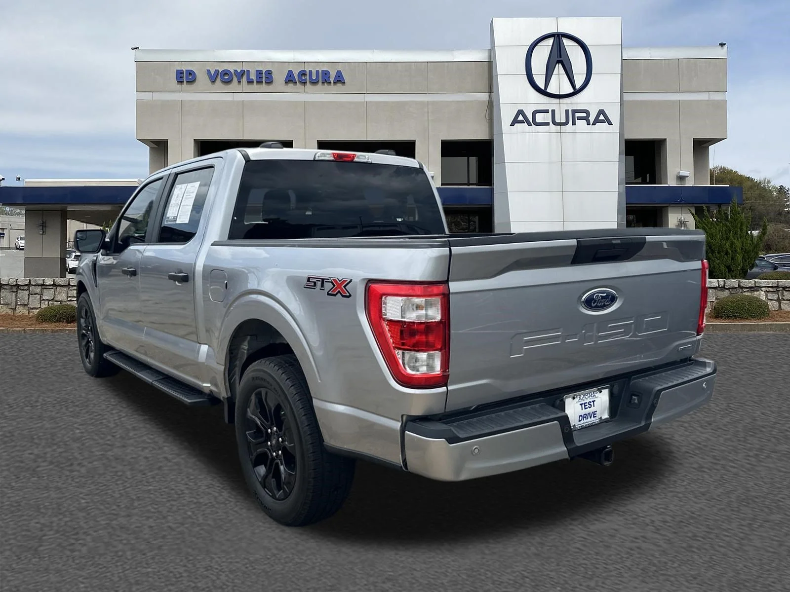 Used 2021 Iconic Silver Metallic Ford XL image 7