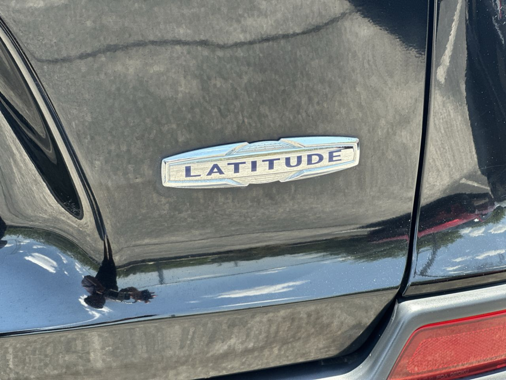 Used 2019 Black Jeep Latitude Plus image 45