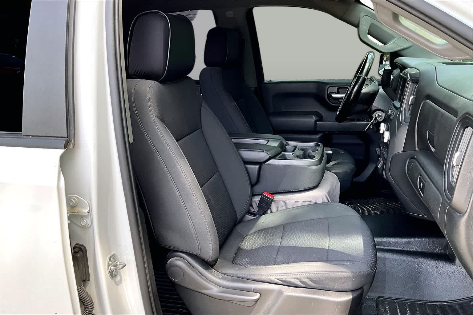 Used 2021 Summit White GMC  image 9