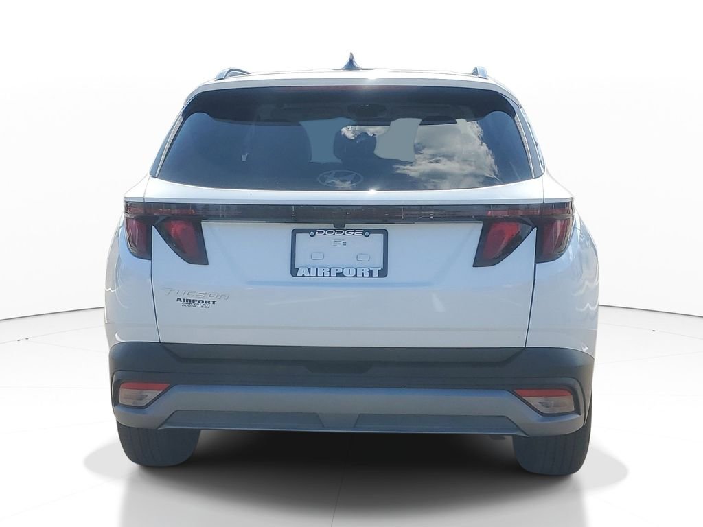 Used 2025 White Hyundai SEL image 5