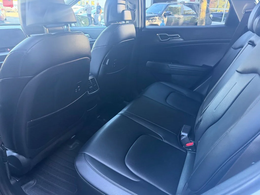Used 2025 Snow White Pearl Kia EX image 12