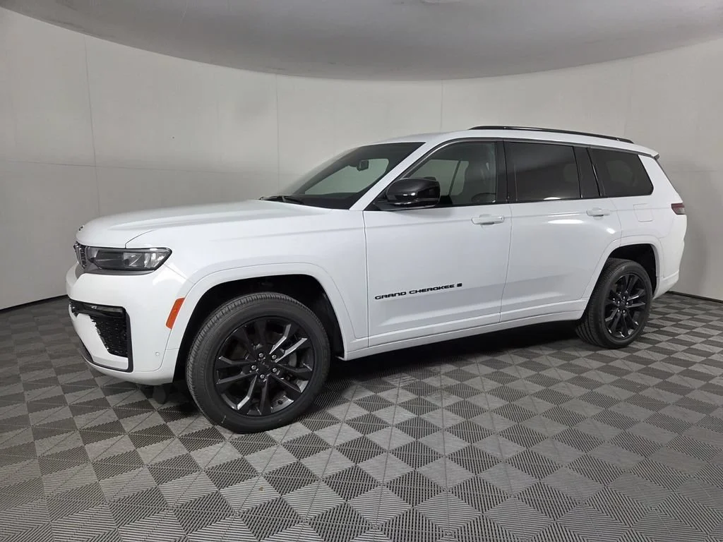 New 2026 Bright White Clear-Coat Exterior Paint Jeep Limited Reserve image 8