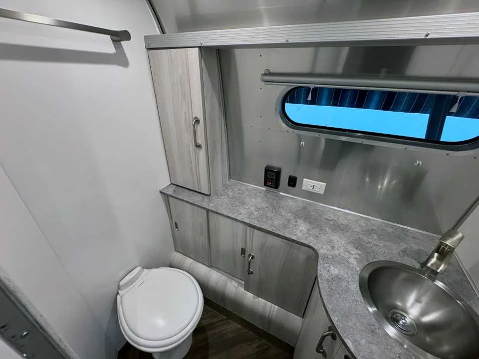 Used 2022 SILVER AIRSTREAM  image 30