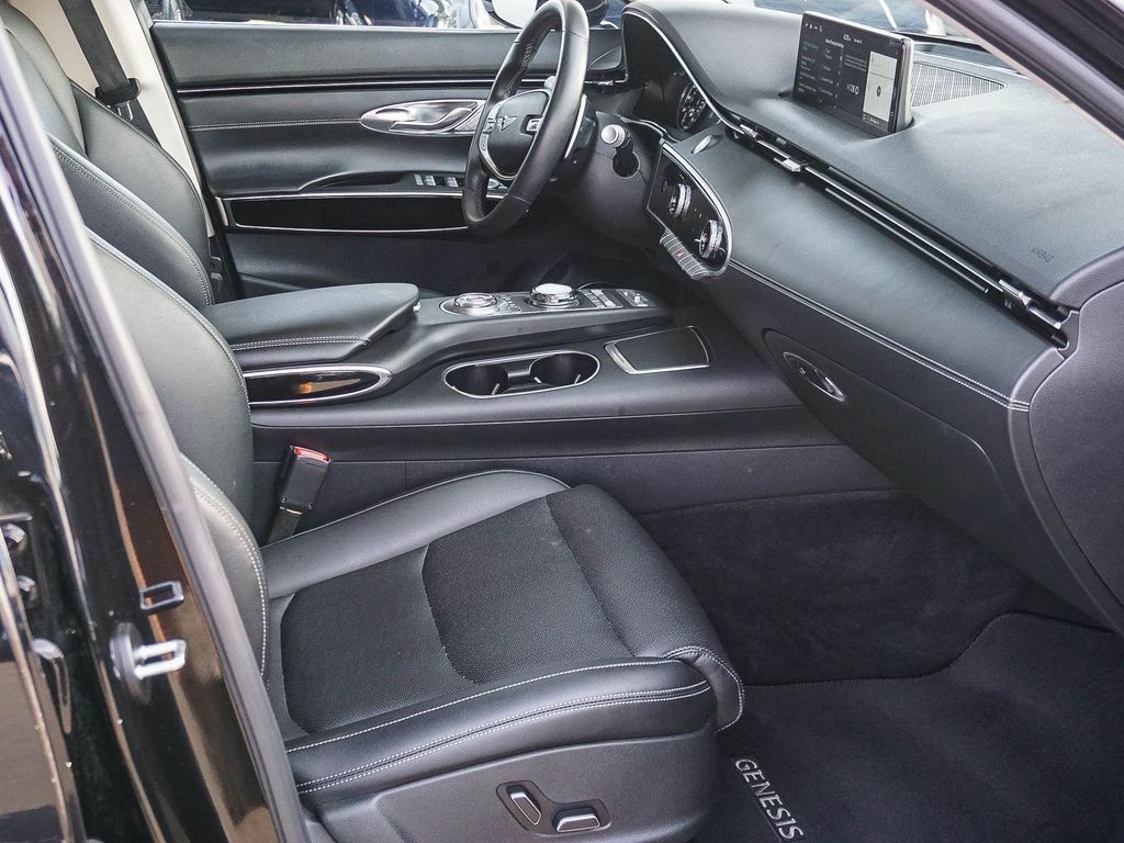 Used 2025 Black Genesis 2.5T image 13