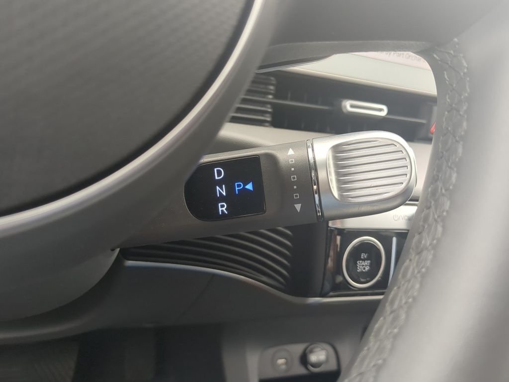 Used 2024 Black Hyundai SE image 17