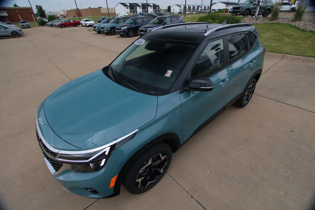 New 2026 Pluton Blue / Black Roof Kia S image 18