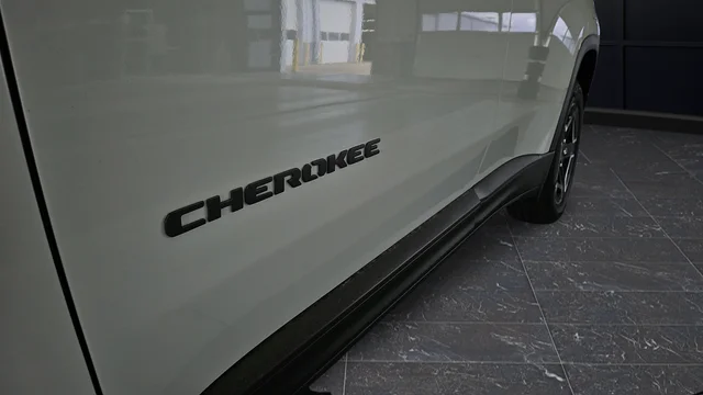 New 2026 Bright White Clear-Coat Exterior Paint Jeep Laredo image 39