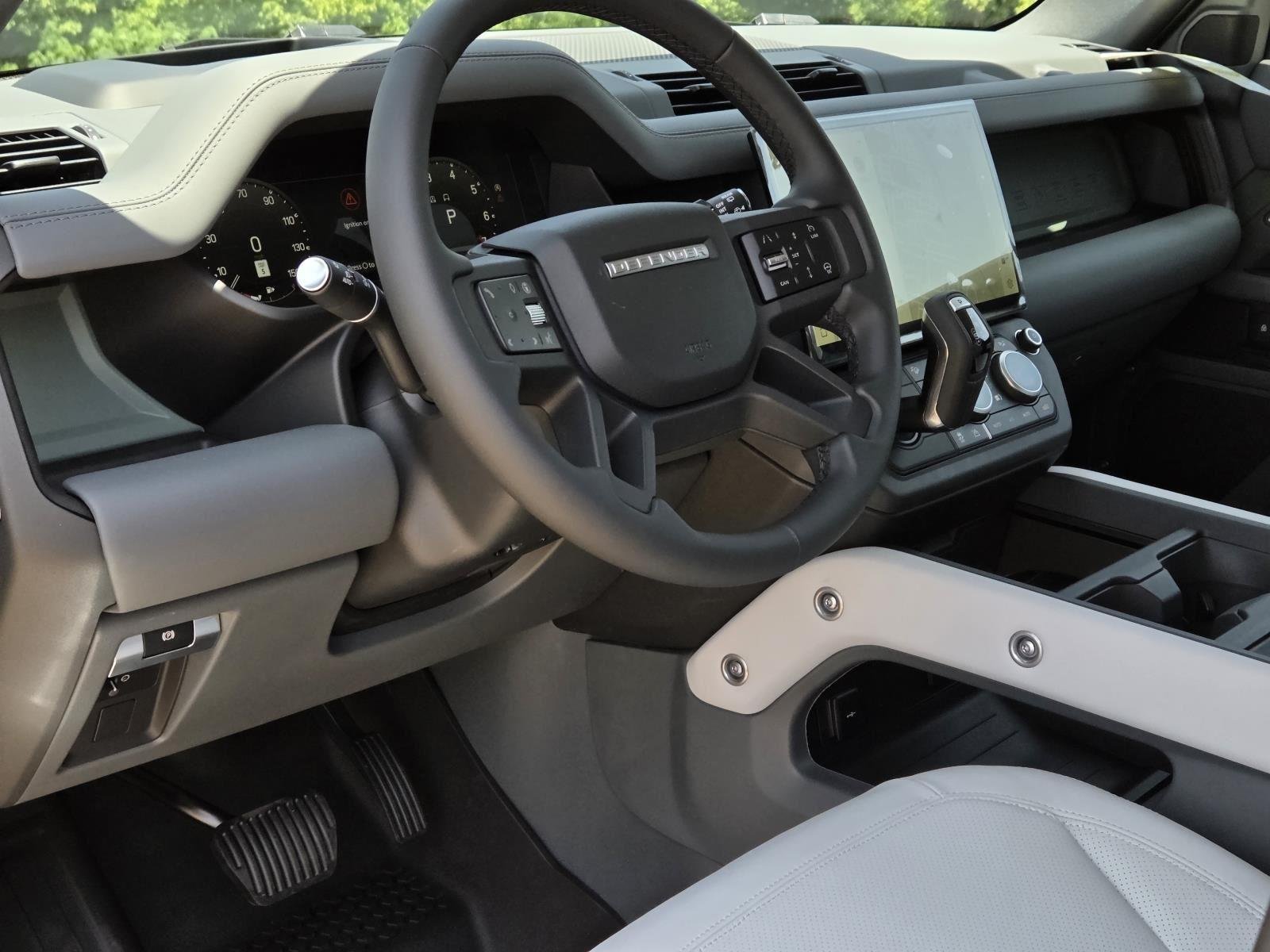 New 2026 Keswick Green LAND ROVER  image 36