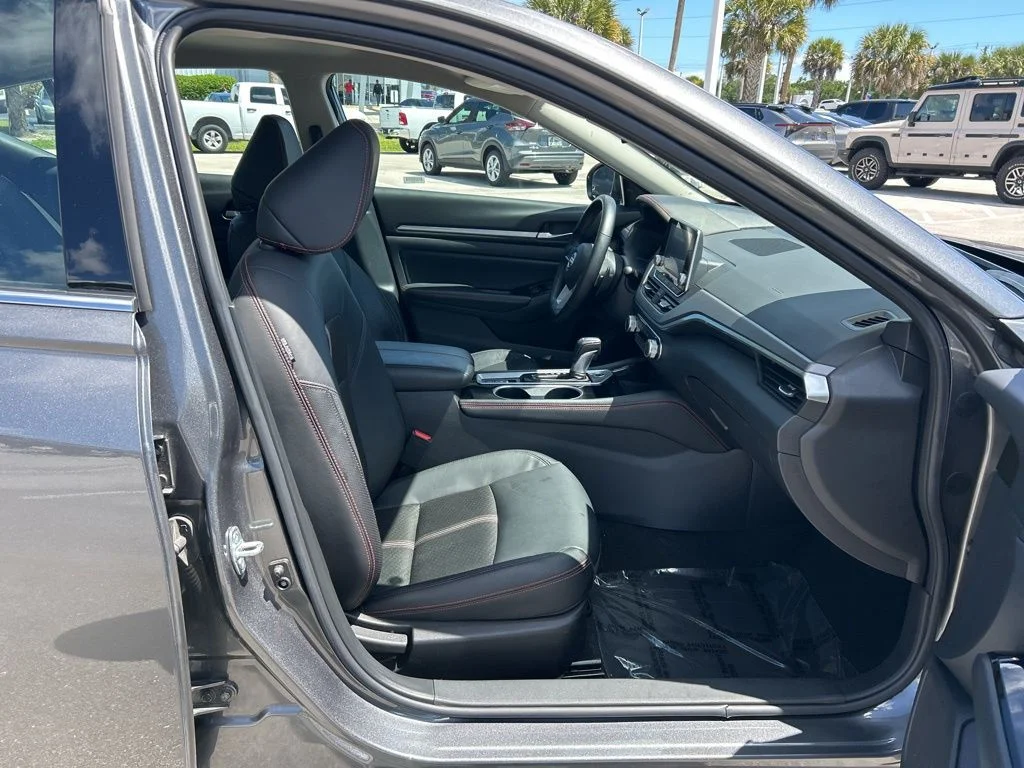 Used 2025 Gray Nissan 2.5 SR image 40