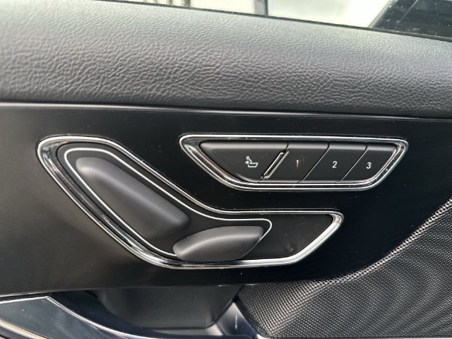 Used 2021 Blue Lincoln Reserve image 16