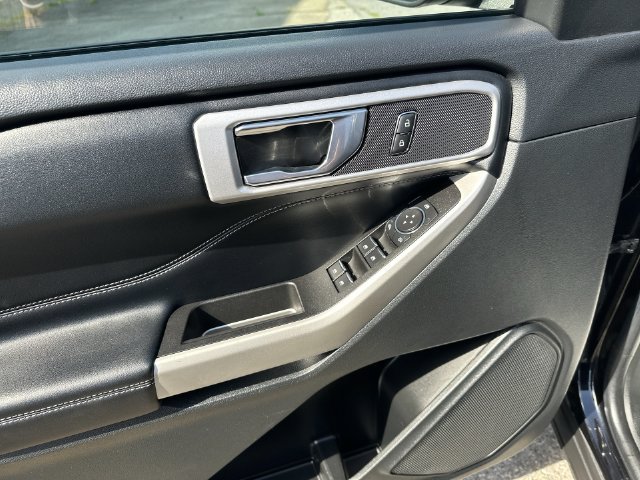 Used 2022 Agate Black Metallic Ford XLT image 24