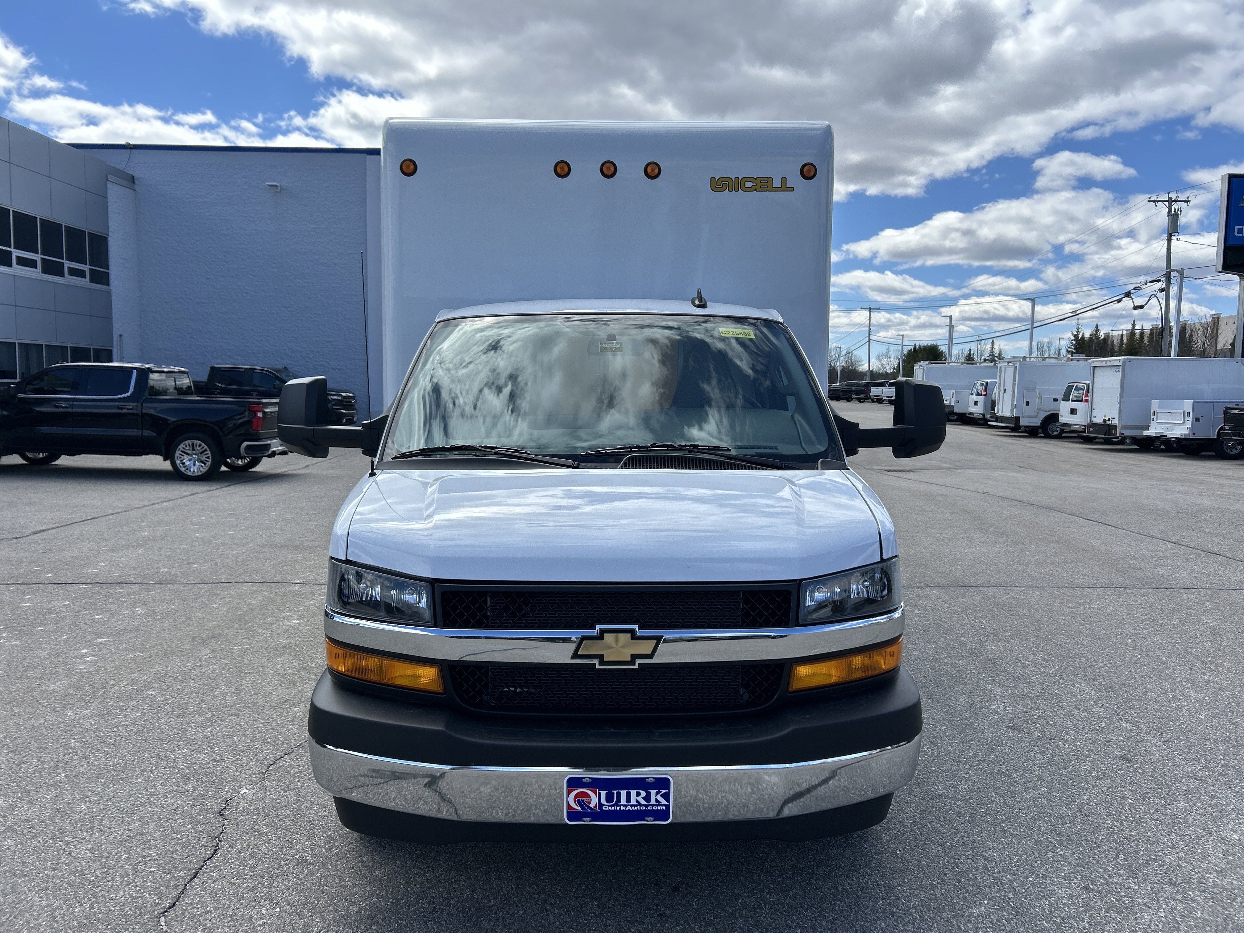 New 2025 Summit White Chevrolet 1WT image 3