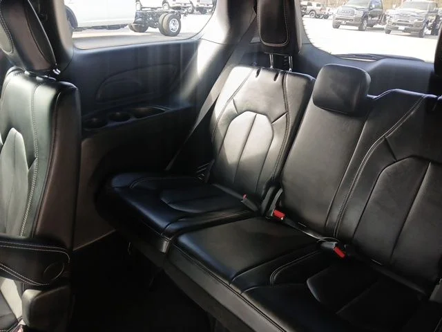 Used 2025 Black Chrysler Select image 11