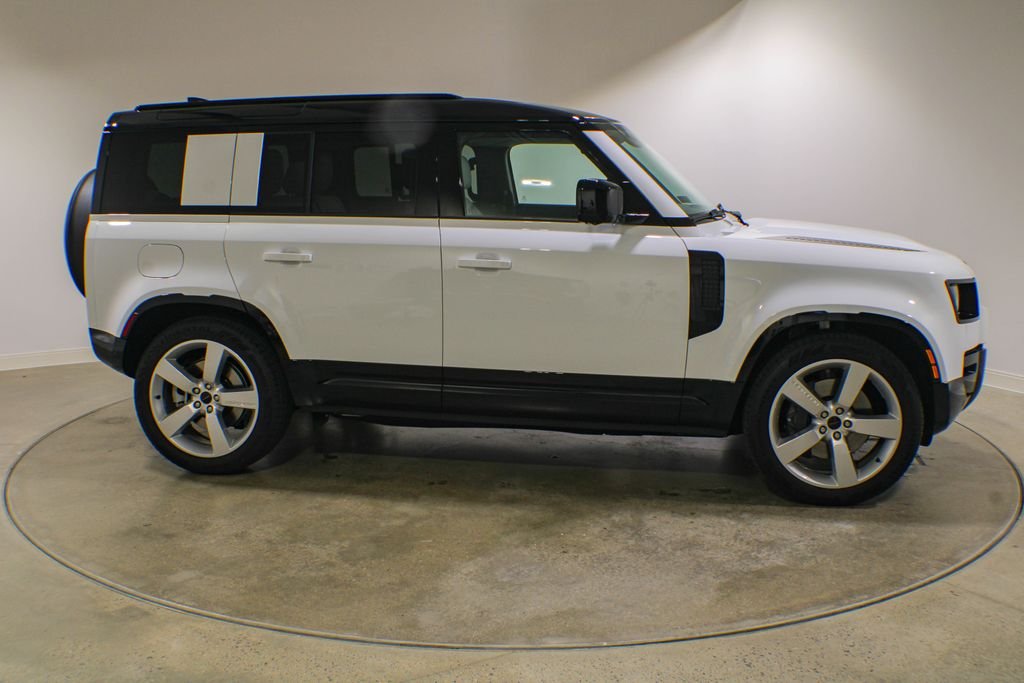 New 2026 Fuji White Land Rover X-Dynamic SE image 6