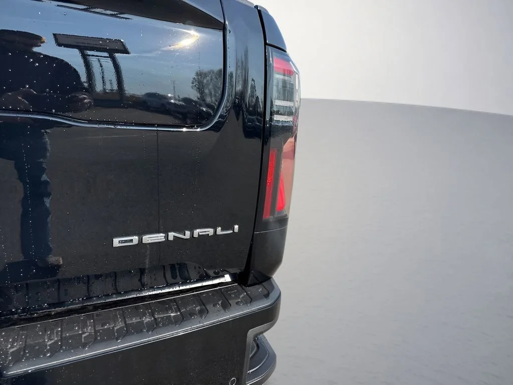 Used 2025 Onyx Black GMC Extended Range Denali image 35