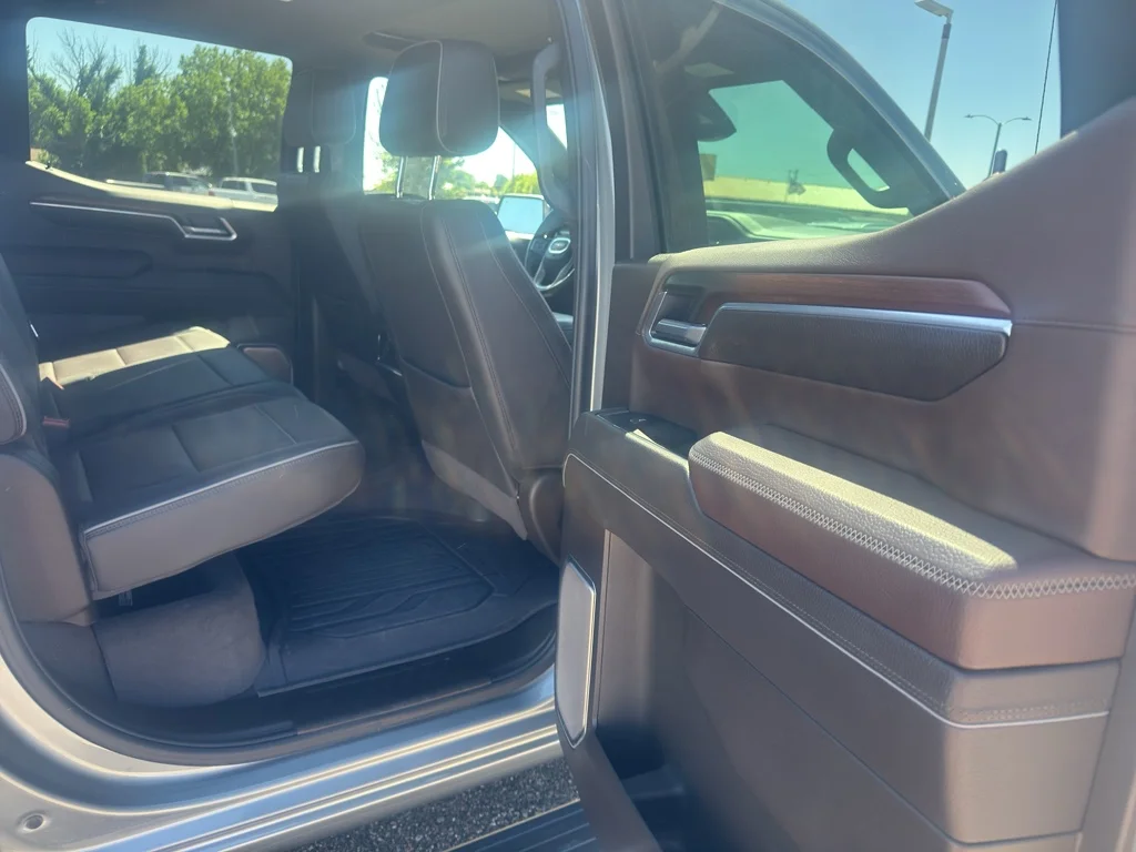 Used 2025 Sterling Metallic GMC Denali image 17