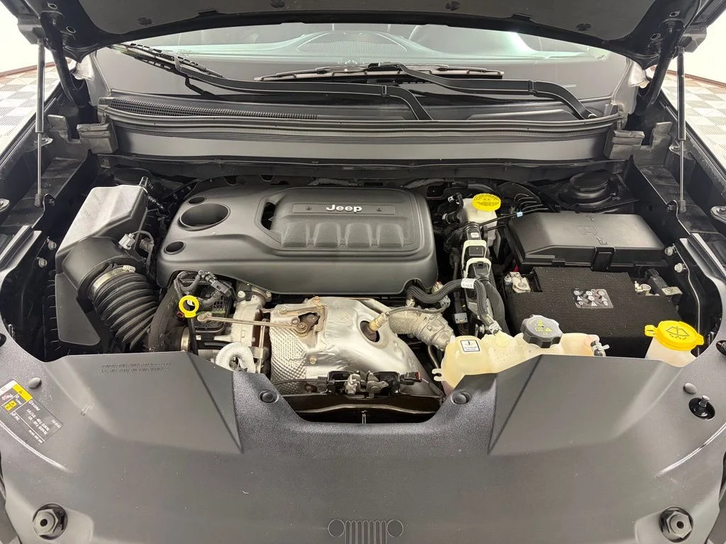 Used 2022 Black Jeep Latitude Lux image 25