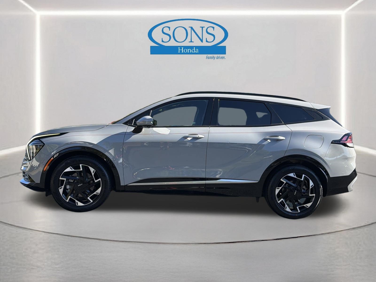 Used 2023 Wolf Gray Kia SX-Prestige image 22