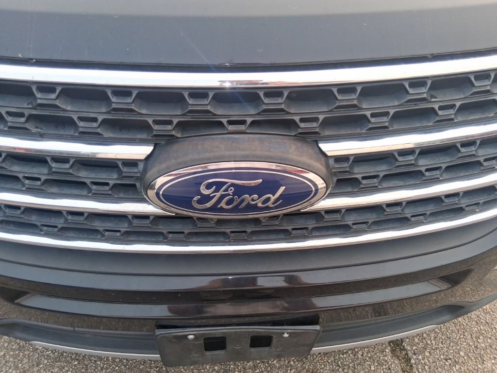 Used 2022 Black Ford XLT image 10