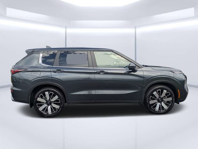 Used 2025  Mitsubishi SE image 2